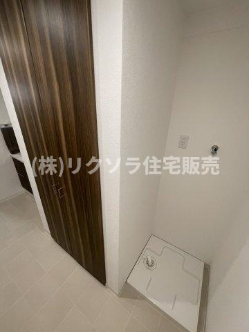 京阪東ローズタウン・ファインガーデンあゆみヶ丘A棟のランドリースペース|ドラム式も設置可能！収納あり
■物件内覧・資金計画相談・住宅ローン相談、リフォーム相談、お問合せ受付中■
※当日・翌日のご内覧、ご相談はお電話でのお問合せがスムーズです！