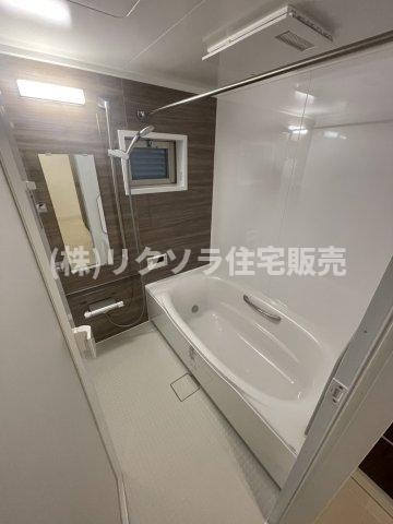 京阪東ローズタウン・ファインガーデンあゆみヶ丘A棟の浴室|浴室乾燥機付き
■物件内覧・資金計画相談・住宅ローン相談、リフォーム相談、お問合せ受付中■
※当日・翌日のご内覧、ご相談はお電話でのお問合せがスムーズです！