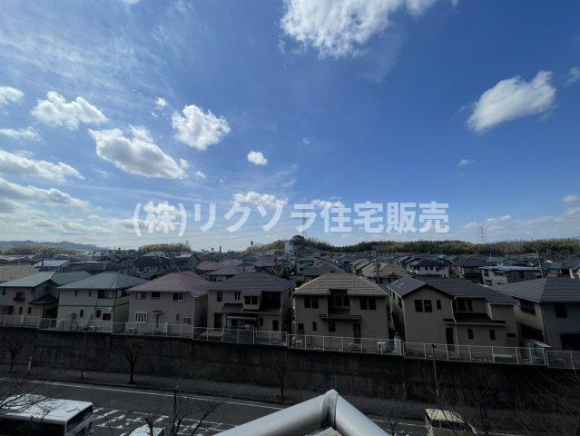 京阪東ローズタウン・ファインガーデンあゆみヶ丘A棟の展望|陽当たり、眺望良好！
■物件内覧・資金計画相談・住宅ローン相談、リフォーム相談、お問合せ受付中■
※当日・翌日のご内覧、ご相談はお電話でのお問合せがスムーズです！