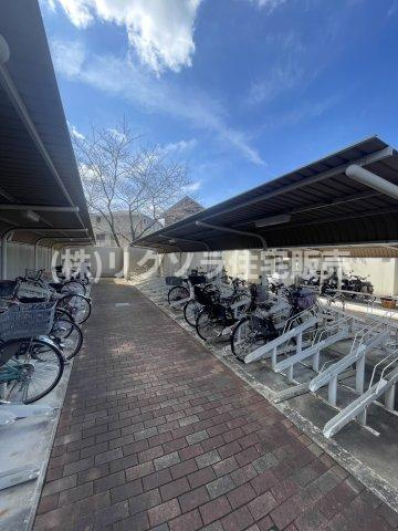 京阪東ローズタウン・ファインガーデンあゆみヶ丘A棟の駐輪場|■物件内覧・資金計画相談・住宅ローン相談、リフォーム相談、お問合せ受付中■
※当日・翌日のご内覧、ご相談はお電話でのお問合せがスムーズです！