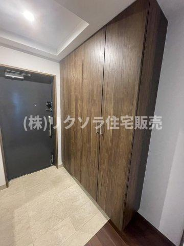 京阪東ローズタウン・ファインガーデンあゆみヶ丘A棟の収納|玄関収納
■物件内覧・資金計画相談・住宅ローン相談、リフォーム相談、お問合せ受付中■
※当日・翌日のご内覧、ご相談はお電話でのお問合せがスムーズです！