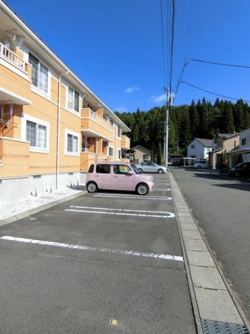 フル・マークの駐車場