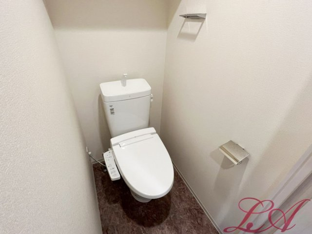 プレサンスTHE新栄のトイレ|同間取り画像使用
実際のお部屋と色などが異なる場合がございます。
現況優先