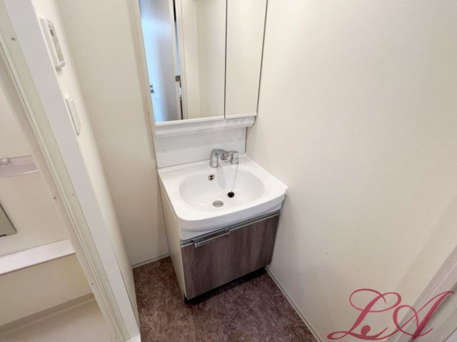 プレサンスTHE新栄の洗面所|同間取り画像使用
実際のお部屋と色などが異なる場合がございます。
現況優先
