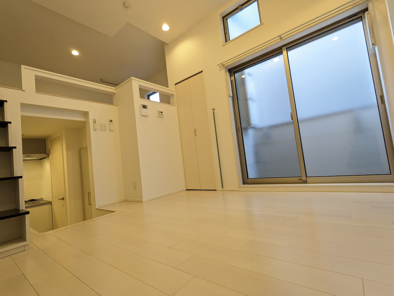 ダフォディルの洋室