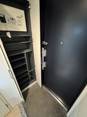 プレサンス泉アーバンゲートの玄関