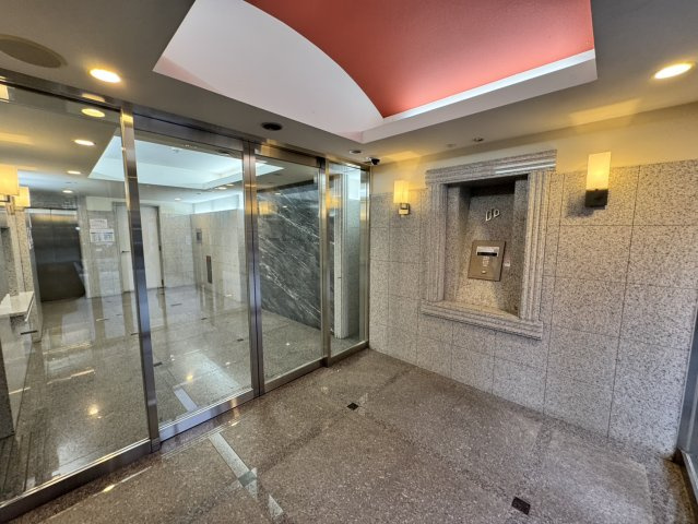 プレサンス泉アーバンゲートのエントランス