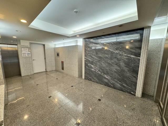 プレサンス泉アーバンゲートのロビー