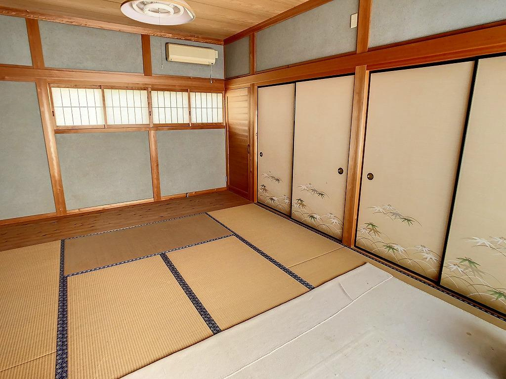 高知市十津2丁目　中古戸建ての居間・リビング