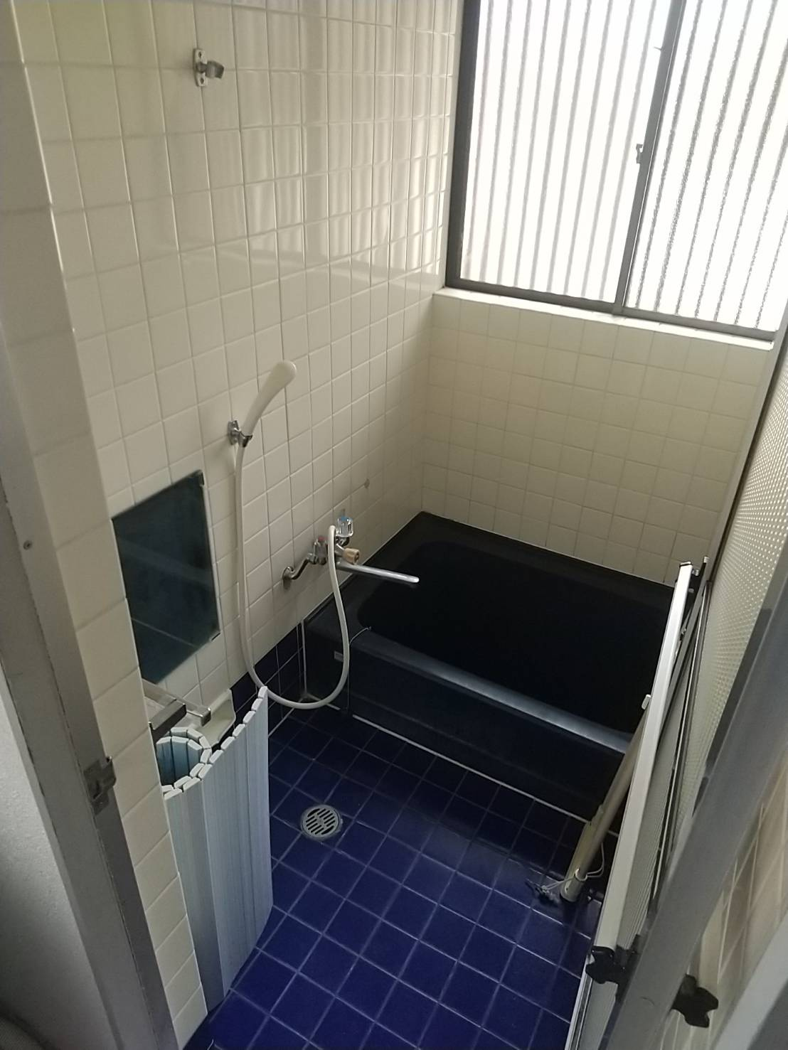 INSIDE　1の浴室