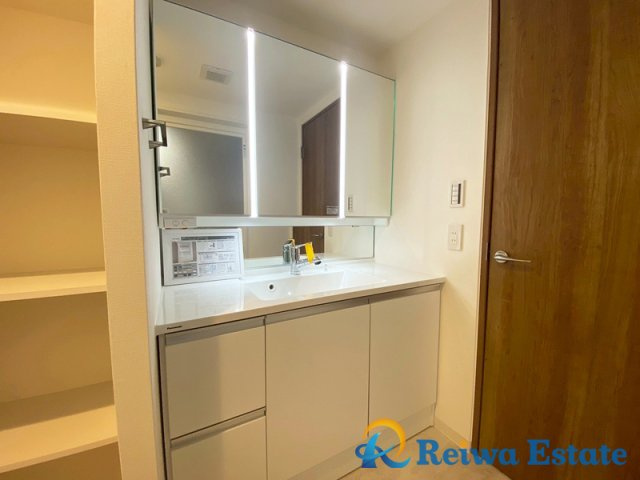 パークホームズ湘南茅ヶ崎海岸の独立洗面台