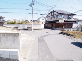 【前面道路含む現地写真】