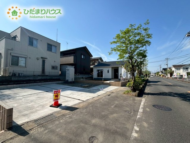 行田市持田　新築一戸建て　リーブルガーデン　01の前面道路含む現地写真|東側公道11ｍ☆
車の出入りもラクラク！