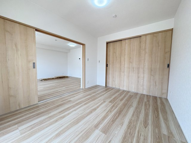 アミティ三郷早稲田6-1-2号棟の洋室|クローゼット付きの洋室6.3帖