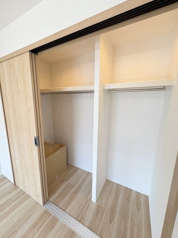 アミティ三郷早稲田6-1-2号棟の収納|たっぷり収納できる大容量のクローゼット