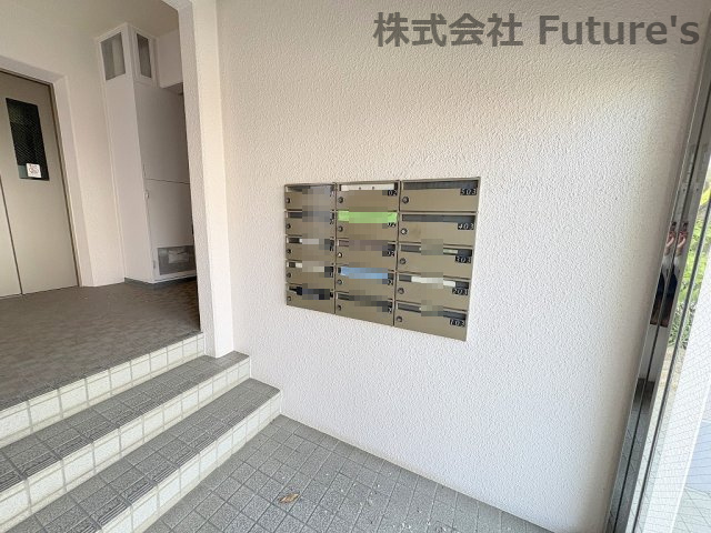 アミティ三郷早稲田6-1-2号棟の設備|集合ポスト