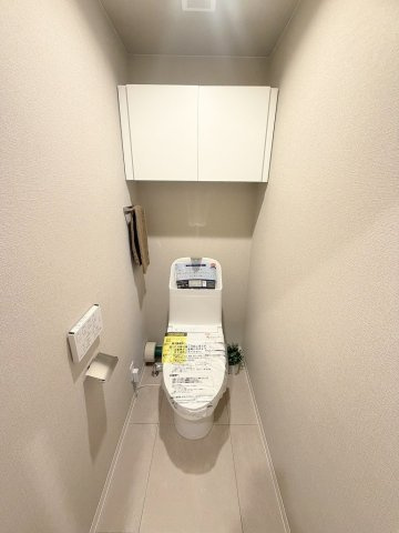 アミティ三郷早稲田6-1-2号棟のトイレ|トイレも新品交換済みです