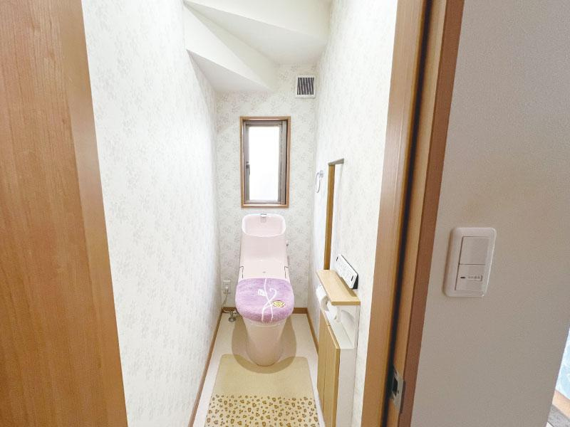 高知市若松町　中古戸建てのトイレ