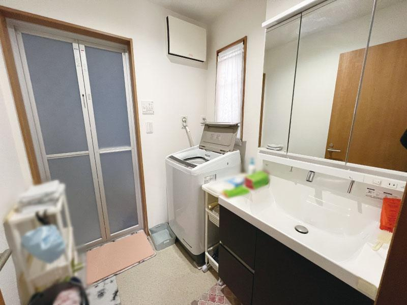 高知市若松町　中古戸建ての洗面所