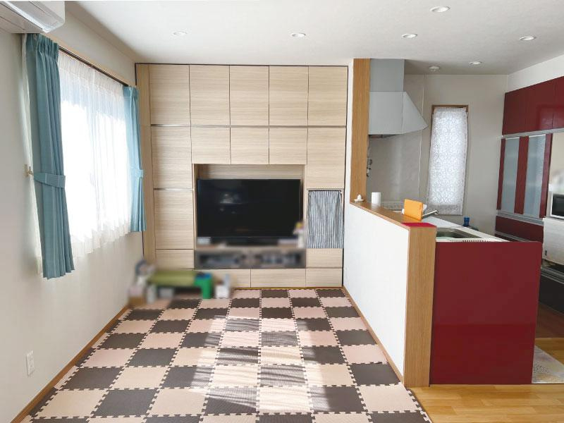 高知市若松町　中古戸建ての居間・リビング