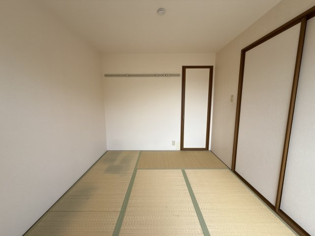 ロイヤルグレース花田Aの寝室