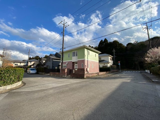 根木名　中古戸建の前面道路含む現地写真