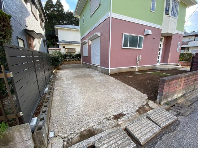 根木名　中古戸建の駐車場