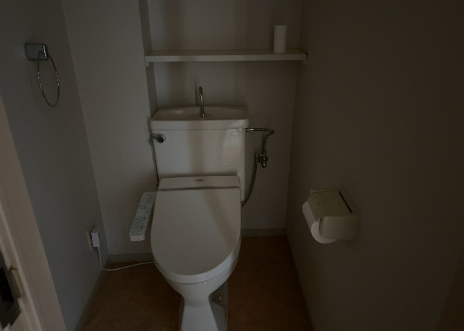 【トイレ】 | リズ東林間 | トイレは大きさや形、機能、抗菌性などが異なる多種多彩なタイプが各メーカーから出ています。それぞれに良さがあるため、事前にどういったタイプのトイレがいいのかをご家庭内で決めて、内見に行くといいでしょう。