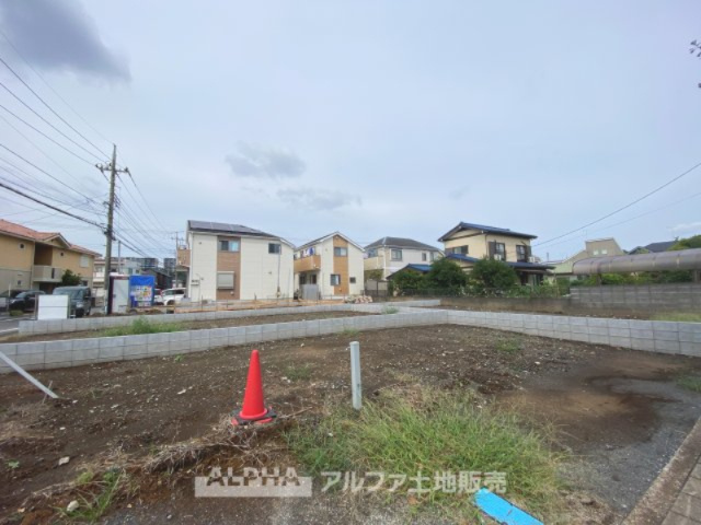 日野市東豊田4丁目新築戸建の外観|【Parking for 2 cars】*車種による
◆駐車場2台分◆「車が増えそう」「家族の自転車が多い」「バイクも停めたい」など、広い駐車スペースがみんなの欲しいを全て解消してくれます。