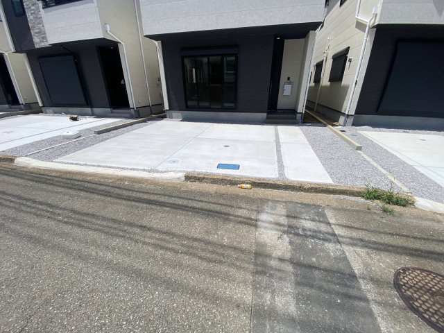 祝　成約済み　八王子市　東浅川町　新築戸建て　５期の駐車場