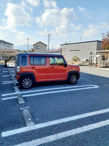 インプレイスメゾンⅢの駐車場
