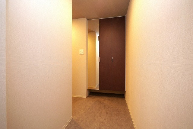 Dimora靭公園の玄関