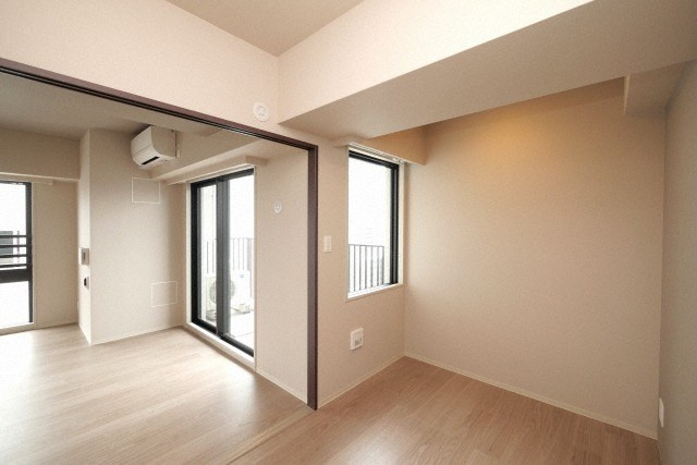 Dimora靭公園の居間・リビング