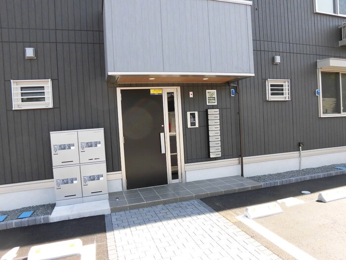 ロータスヒルAのエントランス|落ち着いたエントランスです