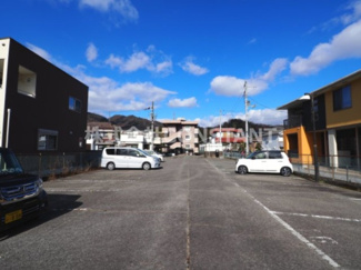【駐車場】