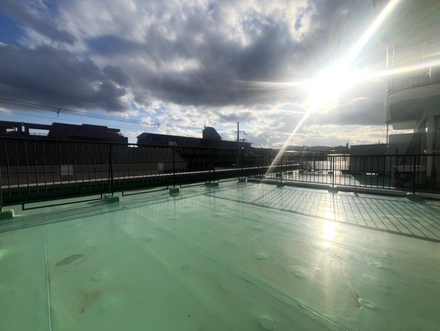 ◆ペット可◆室内リフォーム済◆近鉄新田辺駅徒歩３分◆３階南向き３ＬＤＫ◆エクセルハイツ新田辺１号棟のバルコニー|ルーフバルコニー