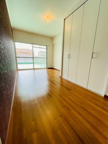 ◆ペット可◆室内リフォーム済◆近鉄新田辺駅徒歩３分◆３階南向き３ＬＤＫ◆エクセルハイツ新田辺１号棟の洋室|洋室