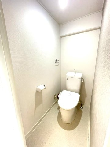 ◆ペット可◆室内リフォーム済◆近鉄新田辺駅徒歩３分◆３階南向き３ＬＤＫ◆エクセルハイツ新田辺１号棟のトイレ|トイレ