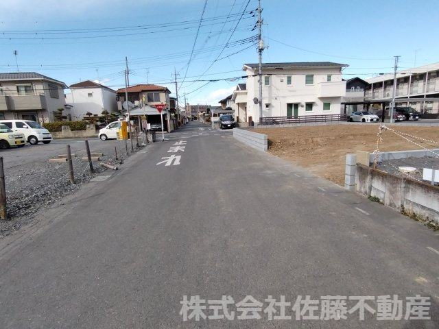 鴻巣市愛の町の売地の前面道路含む現地写真|西側道路を南側から撮影。