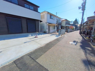 【前面道路含む現地写真】