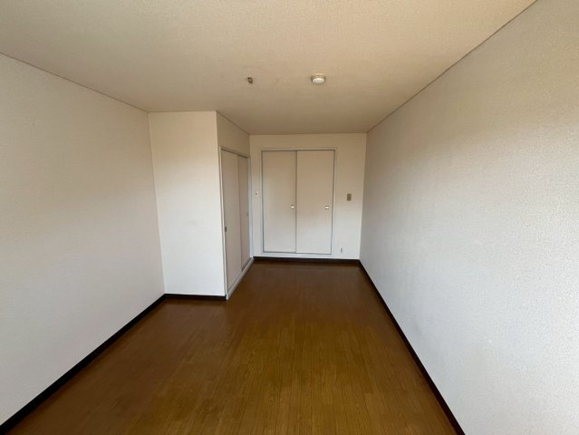 サンパレス山崎の洋室