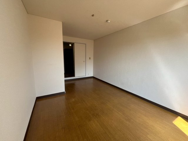 サンパレス山崎の居間・リビング