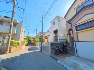 【前面道路含む現地写真】