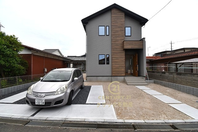 ケイアイフィット　日立市東金沢町　8期 　限定1棟！の駐車場|新築戸建てを購入する際、庭付き、駐車場付きは大変魅力的です。十分な駐車スペースがあれば、ご家族様それぞれが車をご所有の場合や来客の際も安心です。