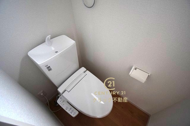 ケイアイフィット　日立市東金沢町　8期 　限定1棟！のトイレ|１階と２階、２ヶ所に清潔なトイレ。
毎日使う空間と機能だから、いつまでも清潔なスペースであってほしいのがトイレです。