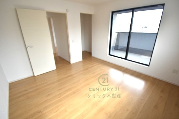 ケイアイフィット　日立市東金沢町　8期 　限定1棟！の洋室|採光バッチリ・通風良好です。
たっぷり差し込む陽光がお部屋を明るく照らします！