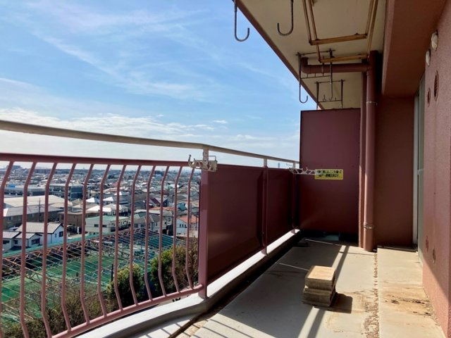 ネオハイツ江戸川台Ａ棟のバルコニー|お洗濯にも便利なバルコニー付き