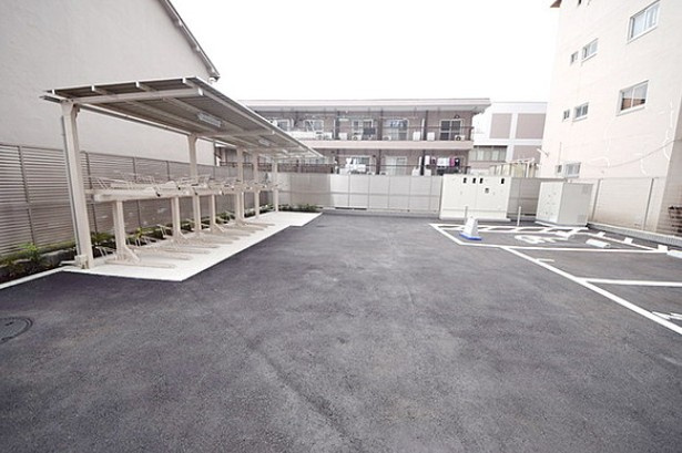 パレステージ新小岩ファストコートの駐車場