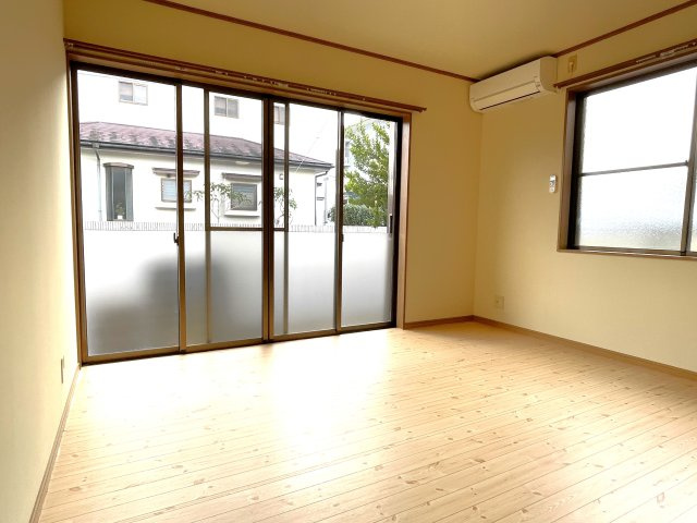 南上宿貸戸建の洋室