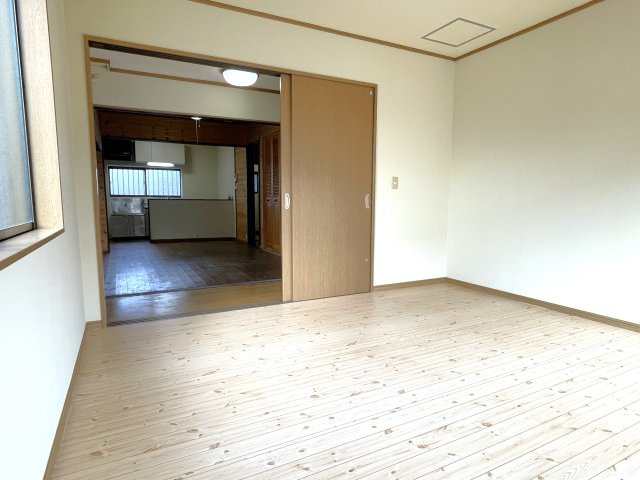 南上宿貸戸建の洋室